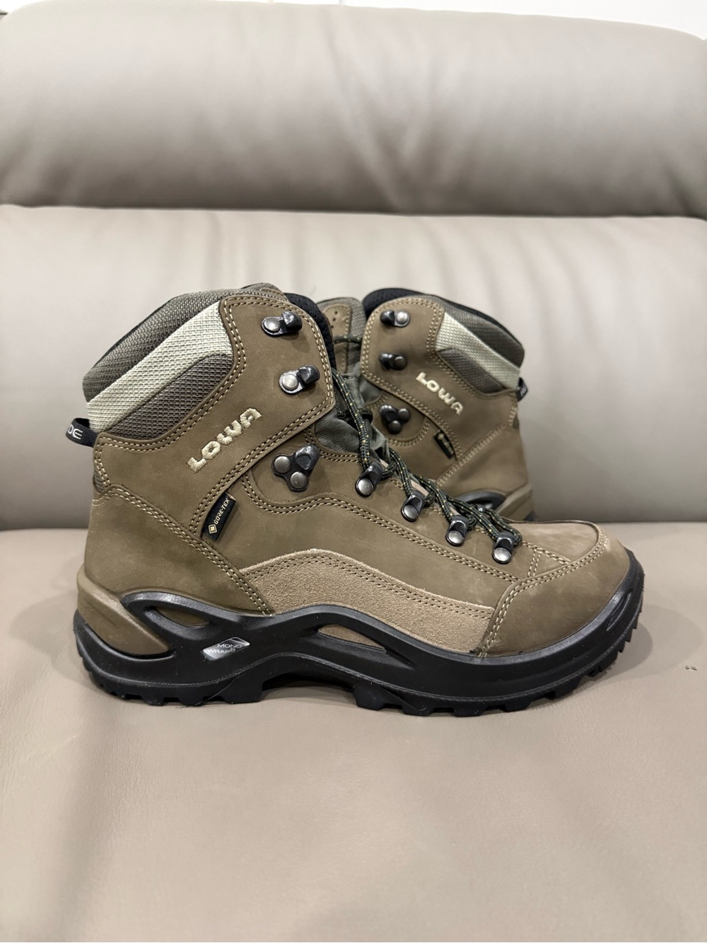 Lowa Renegade GTX Mid Gore-Tex Lace Up Hiking Boots Woman Size 7.5 Brand New